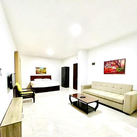Faraseen Apartments Al Qastal Luaran gambar