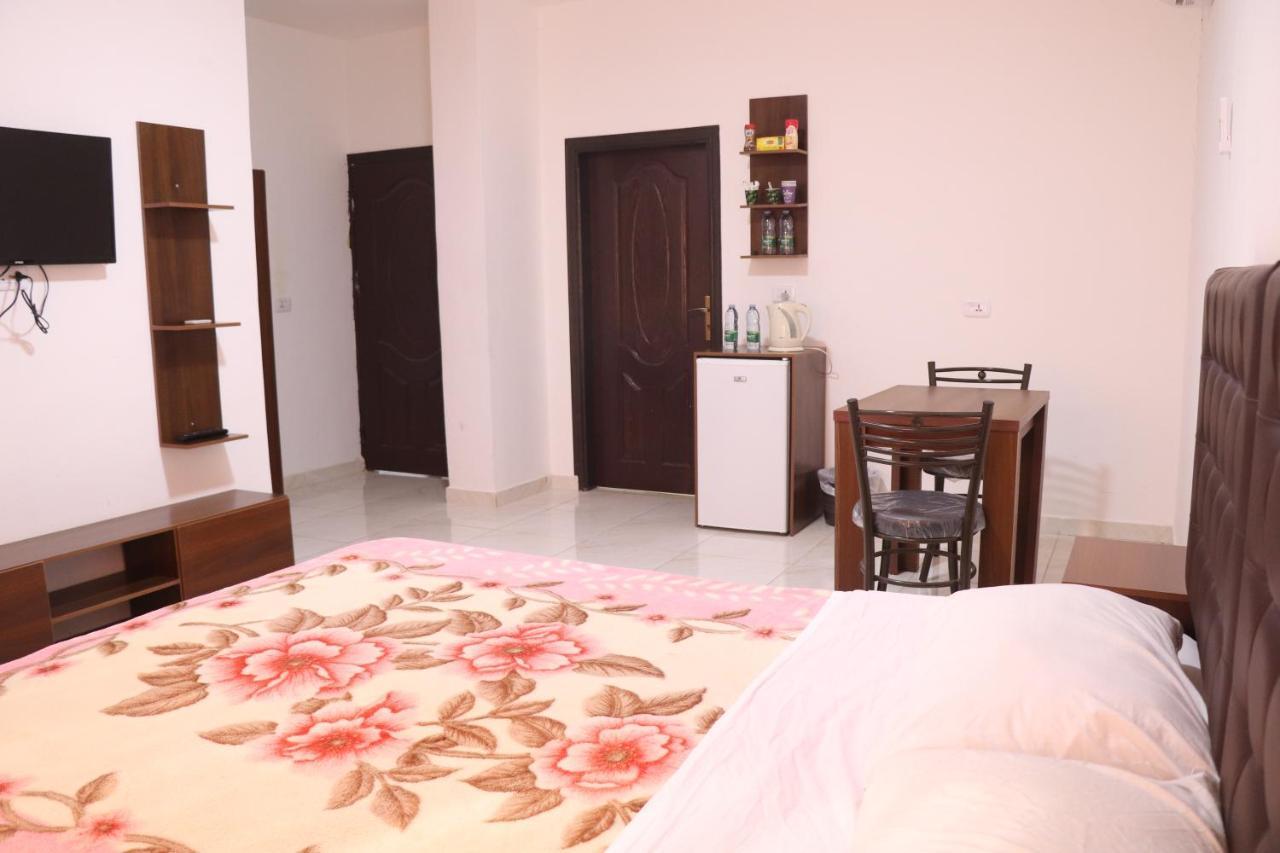 Faraseen Apartments Al Qastal Luaran gambar
