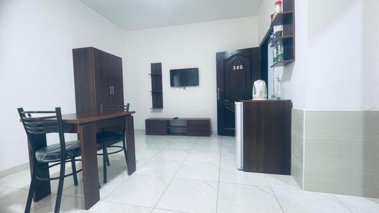Faraseen Apartments Al Qastal Luaran gambar