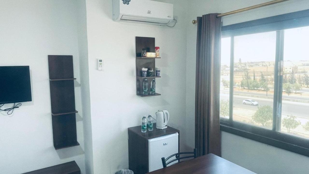 Faraseen Apartments Al Qastal Luaran gambar